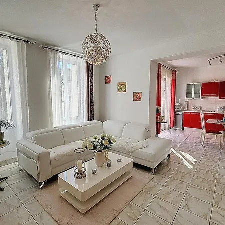 Henri Camille Real Estate - St Marie 2 - 3 Bedrooms - Center Apartment Cannes